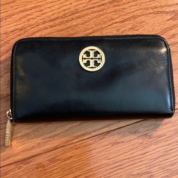 Tory Burch Handbags - Tory Burch Wallet Tory Burch Handbags - Tory Burch Wallet